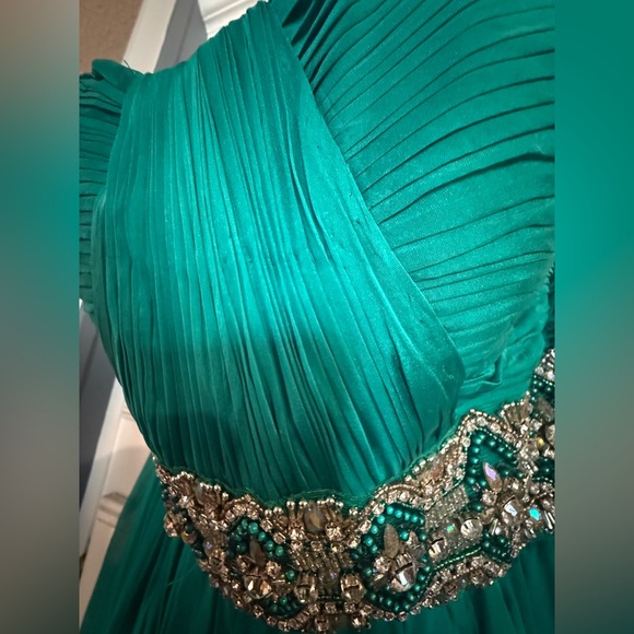 Sherri Hill Formal Gown - Picture 5 of 11